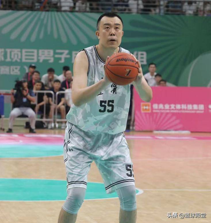 包含关键时刻球员表现出色，助球队取胜的词条